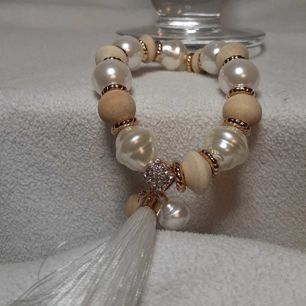Pearl & Beige Neutral-toned Chunky Tassel Stretch Statement Bracelet NWOT